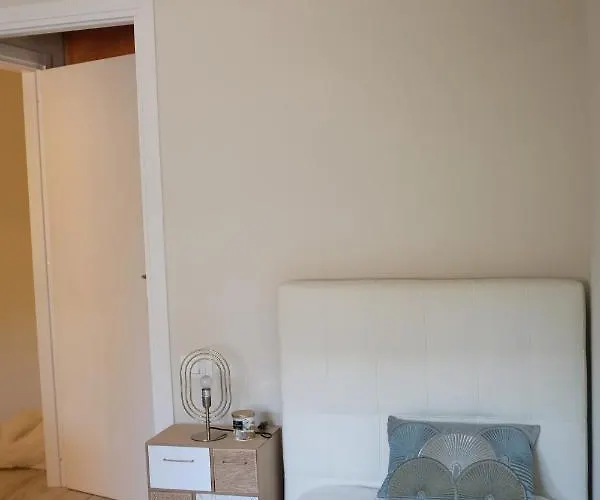 Casa Marina Giardino Delle Rose * מרינה די קררה